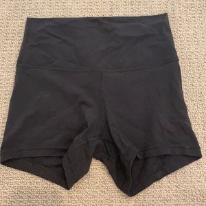 lulu high waisted booty shorts